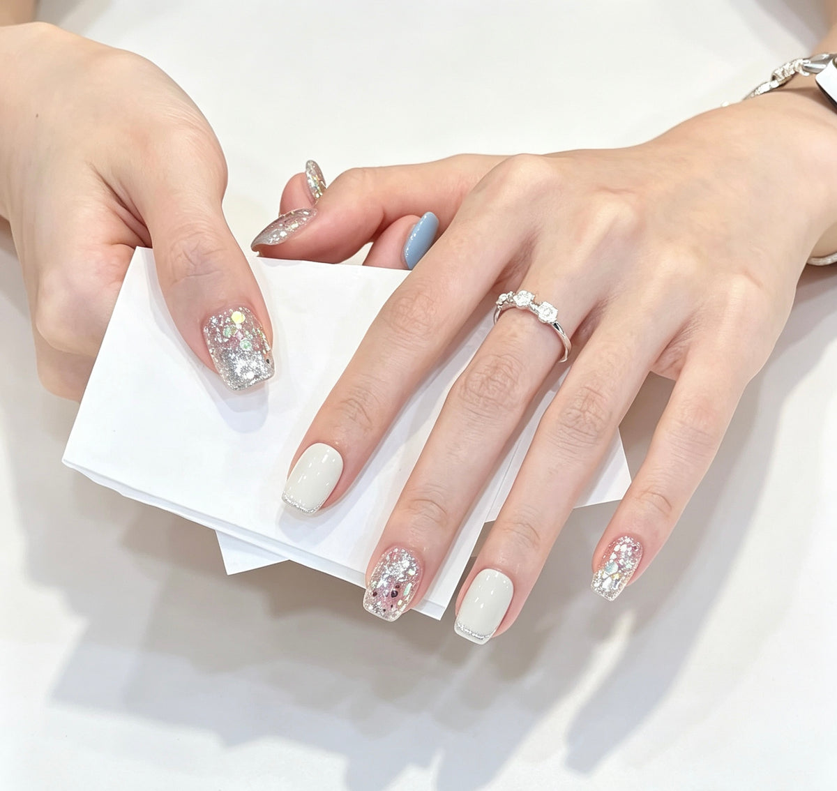 0.62-inch square solid color mixed with cat eye decal wearing nail art