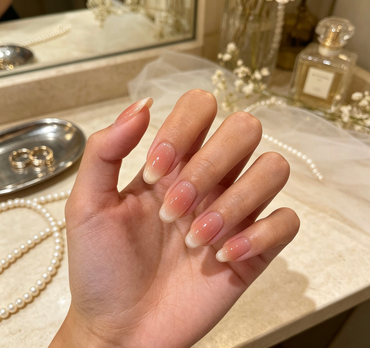 0.7-inch oval nude gradient pearl cat eye press nail art