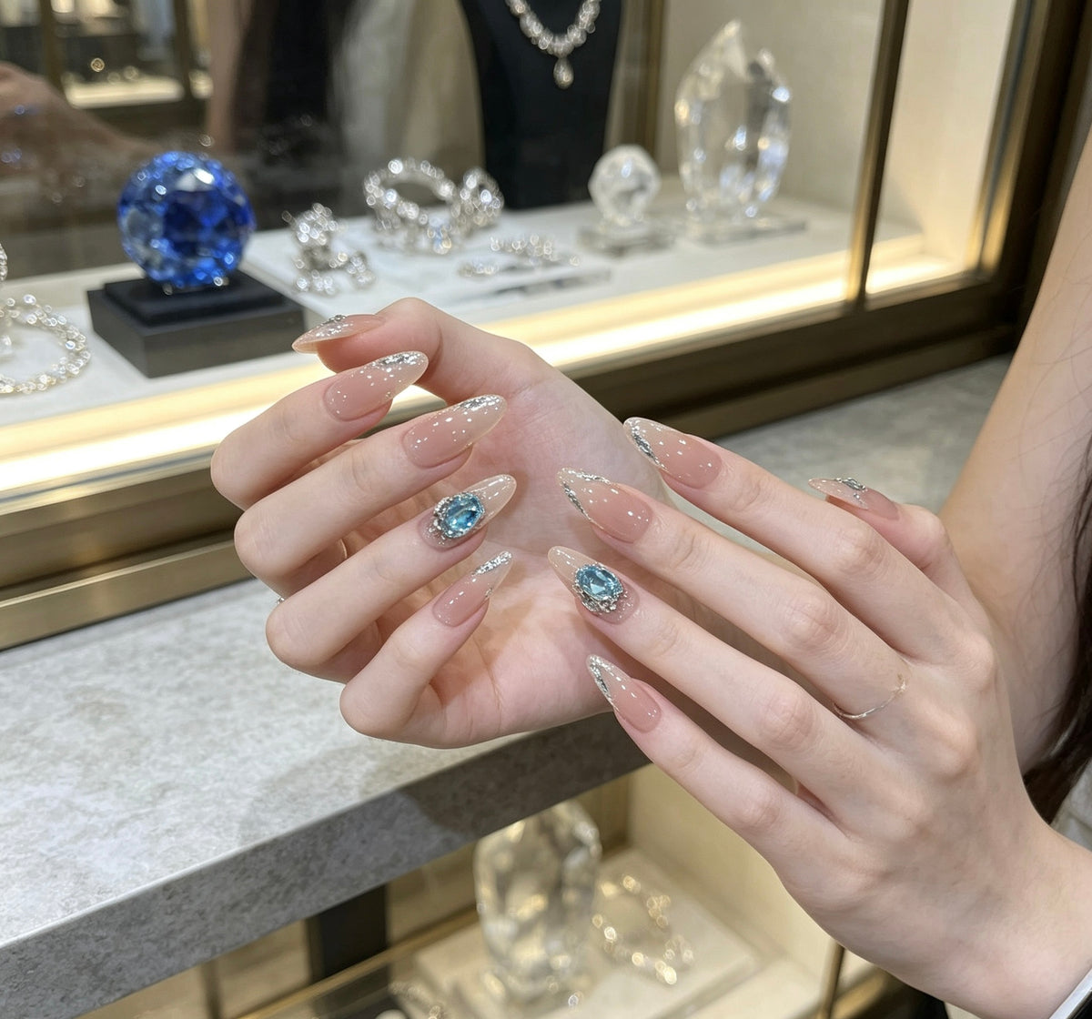 0.94-inch oval nude gradient rhinestone wearing nail art