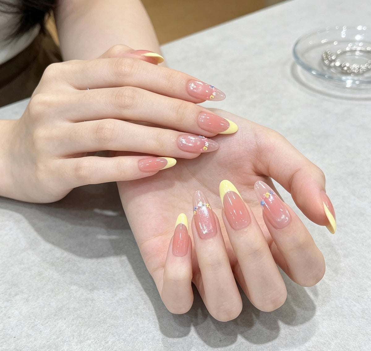 0.94-inch oval pink gradient French mango glitter wearing nail art