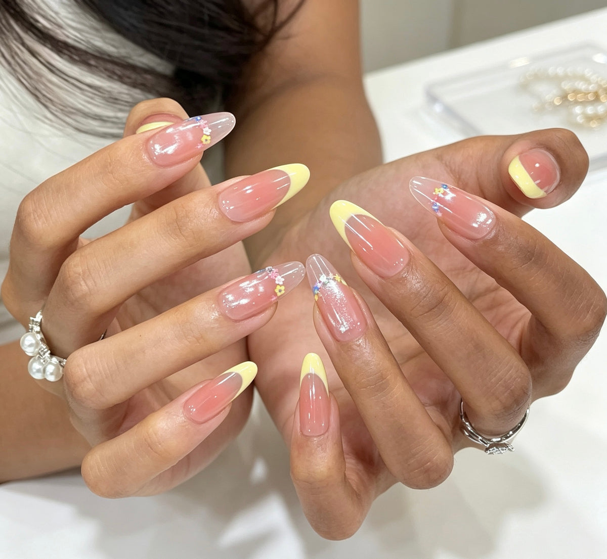0.94-inch oval pink gradient French mango glitter wearing nail art