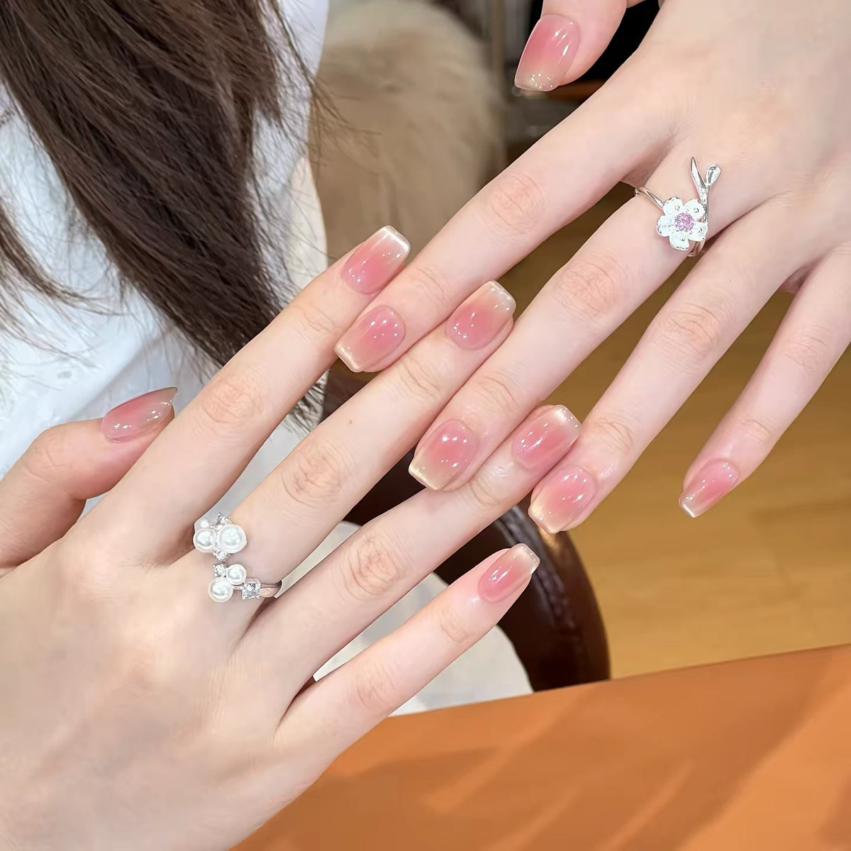0.62-inch pink cat eye gradient wearing nail art