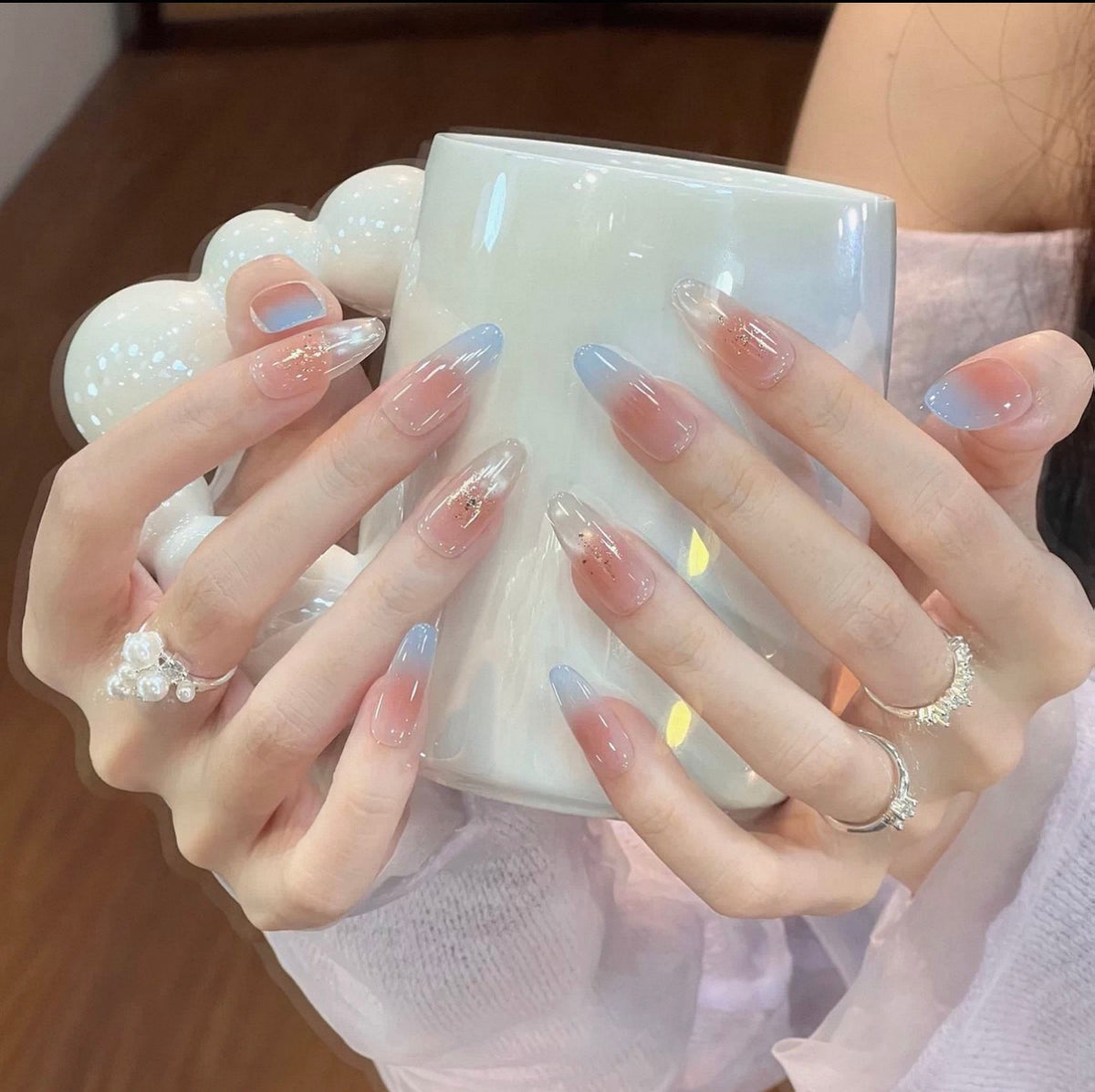 0.94-inch oval nude gradient light blue wearable nail art