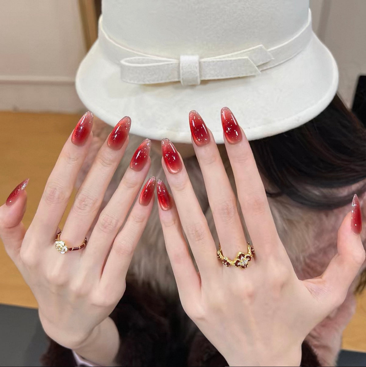 0.94-inch oval red cat eye gradient wearing nail art